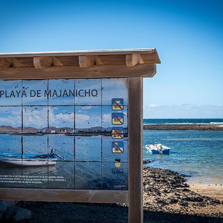 Cabin In Front Of Idyllic Majanicho Beach ภายนอก รูปภาพ