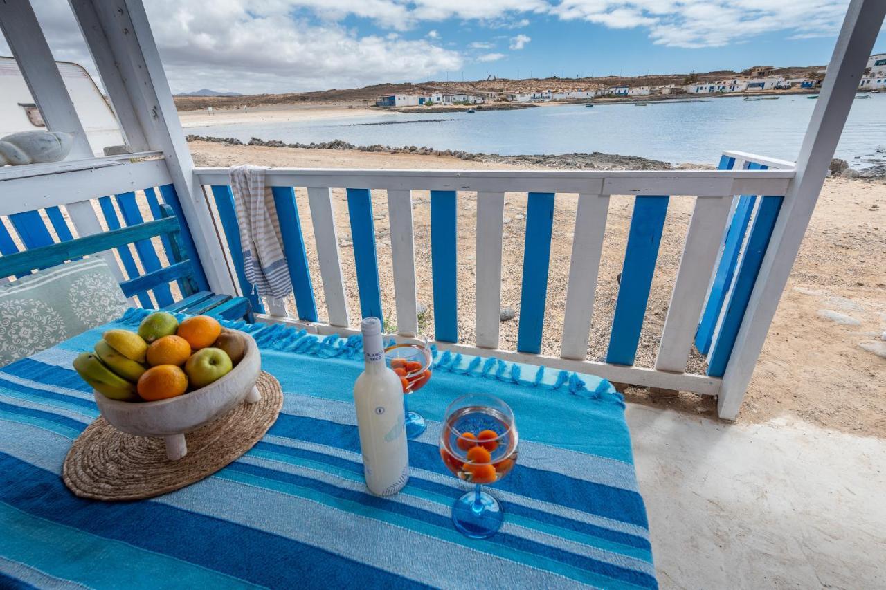 Cabin In Front Of Idyllic Majanicho Beach ภายนอก รูปภาพ