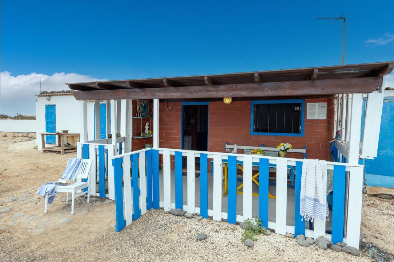 Cabin In Front Of Idyllic Majanicho Beach ภายนอก รูปภาพ
